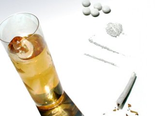 ALCOHOLISMO Y DROGADICCIÓN